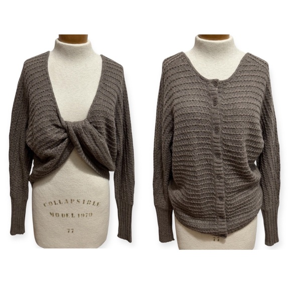 Moda International Sweaters - Vintage Moda International Reversible Sweater Women Medium Twist Button Wool Moh